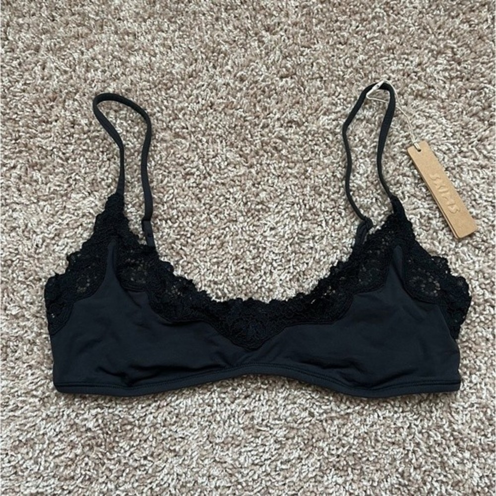 SKIMS Fits Everybody Lace Scoop Bralette M